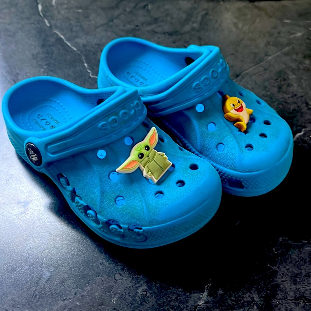 CROCS 9